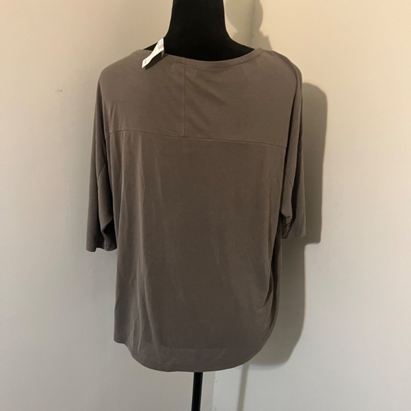 Old Navy top size M NWT - Picture 2 of 3